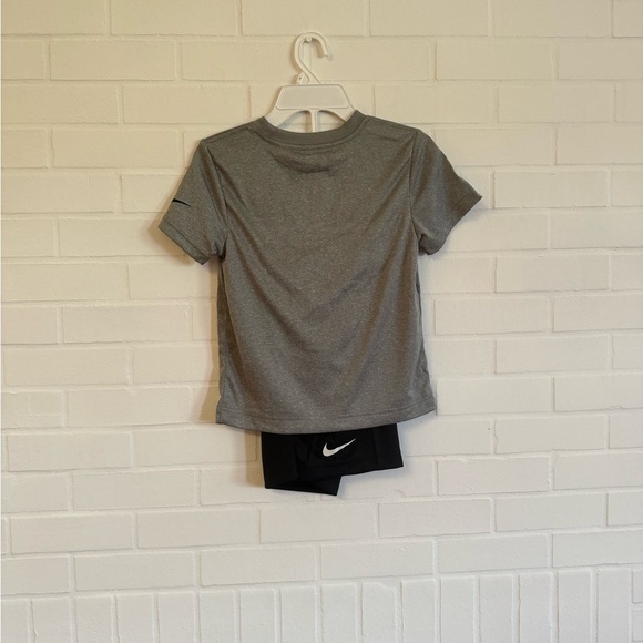 NWT Kids Black and Gray Nike 2 Piece Set - Picture 3 of 5